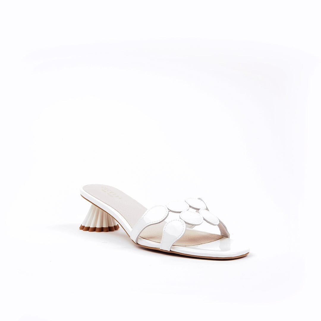This elegant sculptured heel in patent leather slide sandal in bridal white