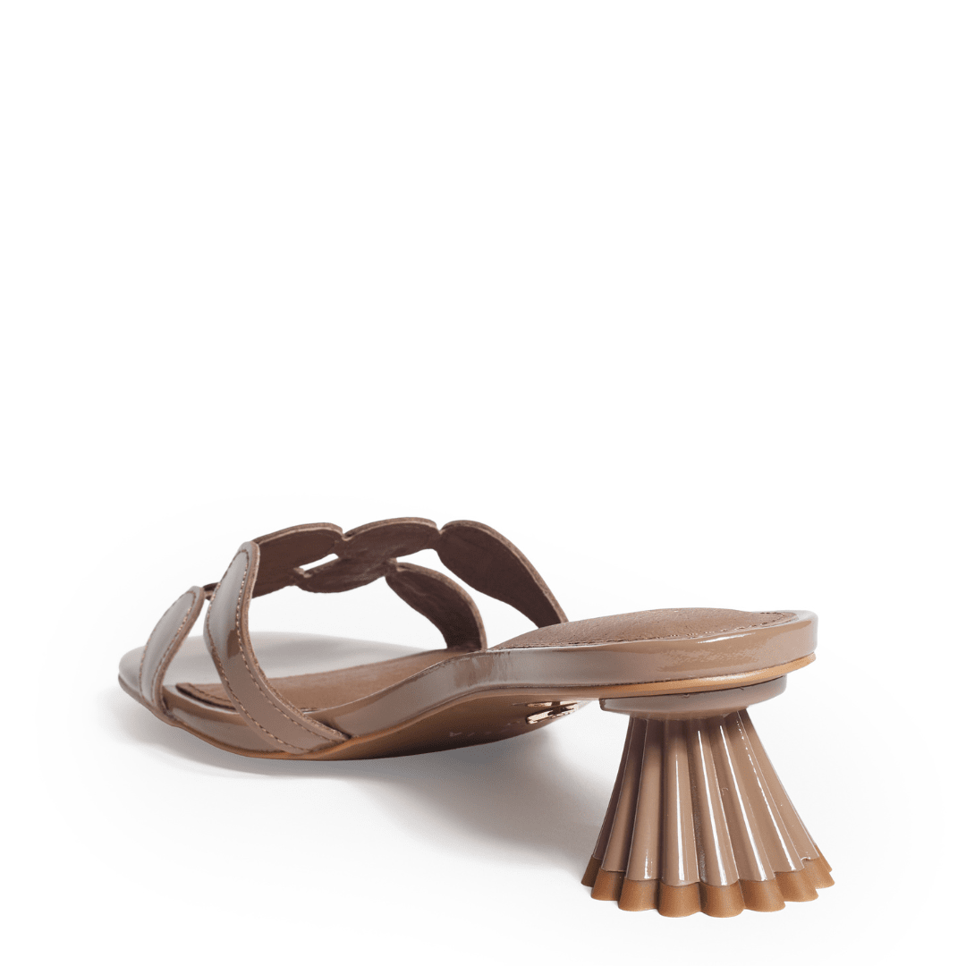 BUNNY - Tea Patent Sandal