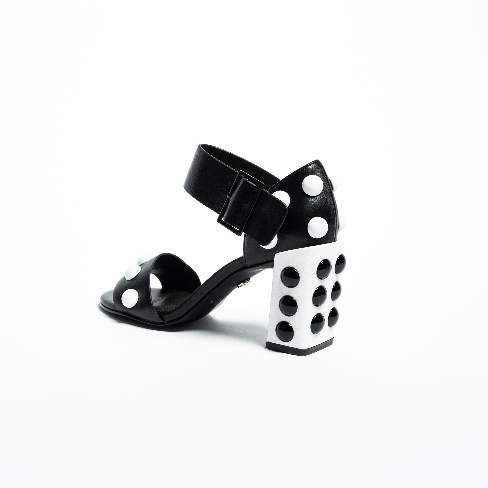 GAIL - Black and White