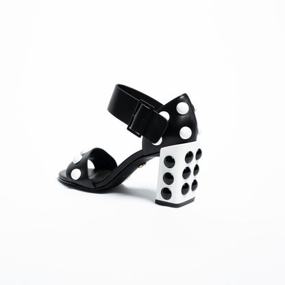 GAIL - Black and White